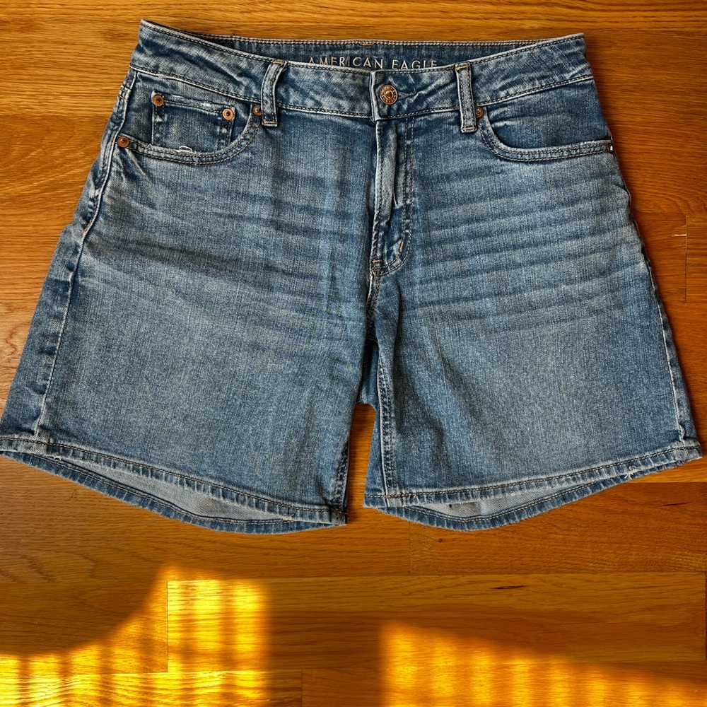 American Eagle Low Rise Baggy Denim Shorts - Medium Blue Wash